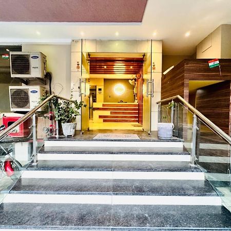 Hotel Megha Inn ลัคเนา ภายนอก รูปภาพ