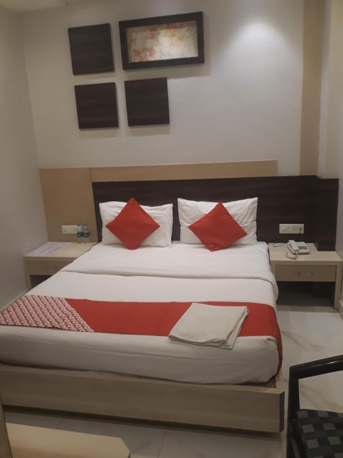 Hotel Megha Inn ลัคเนา ภายนอก รูปภาพ