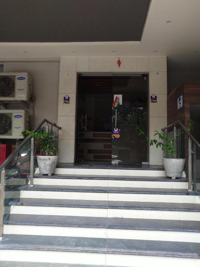 Hotel Megha Inn ลัคเนา ภายนอก รูปภาพ