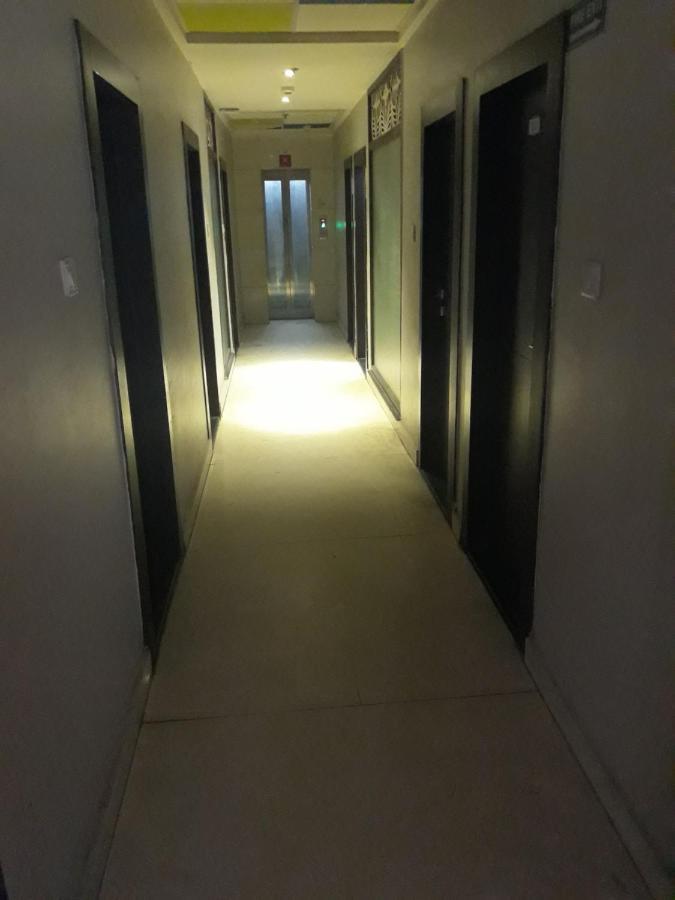 Hotel Megha Inn ลัคเนา ภายนอก รูปภาพ