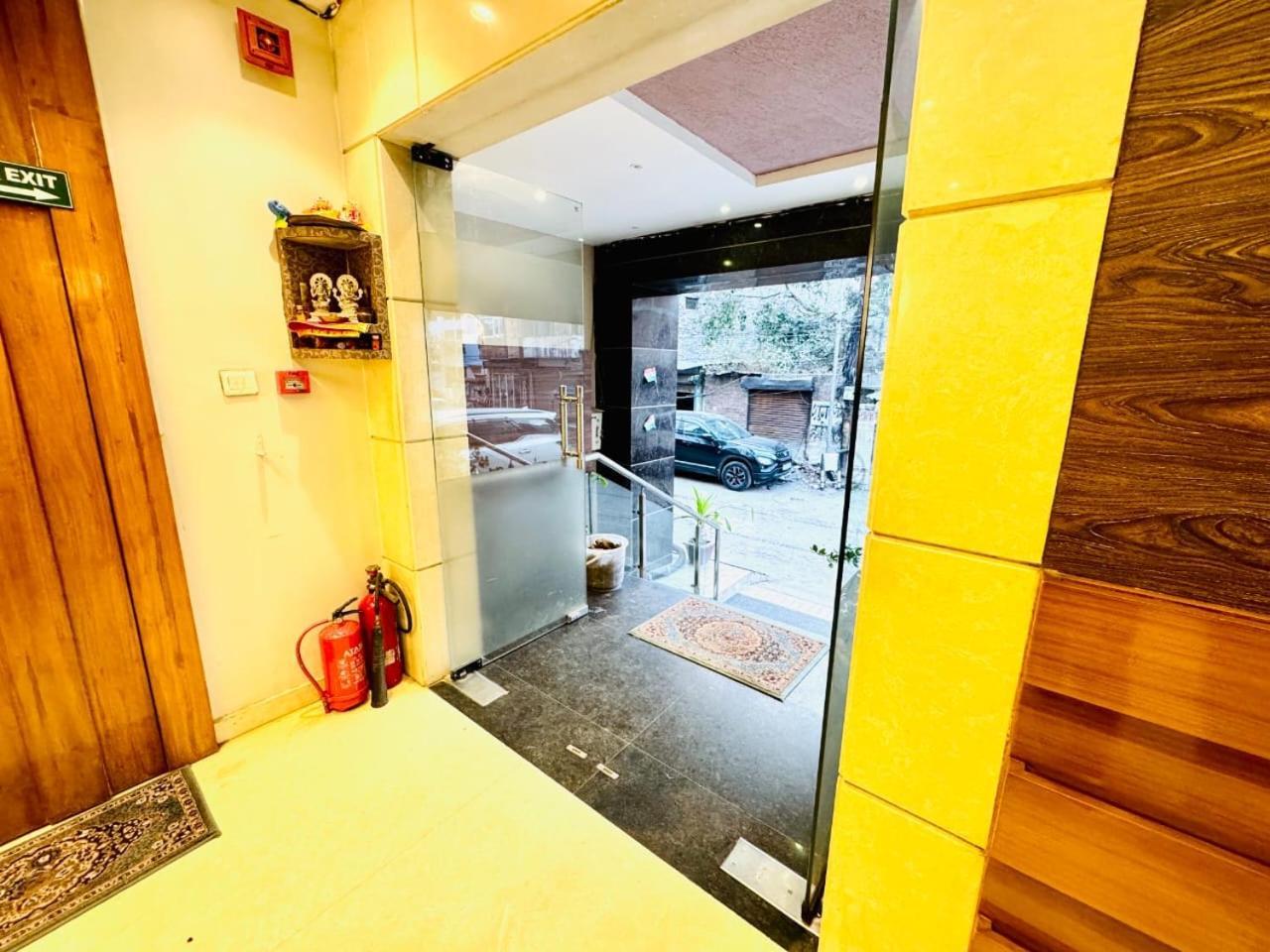 Hotel Megha Inn ลัคเนา ภายนอก รูปภาพ