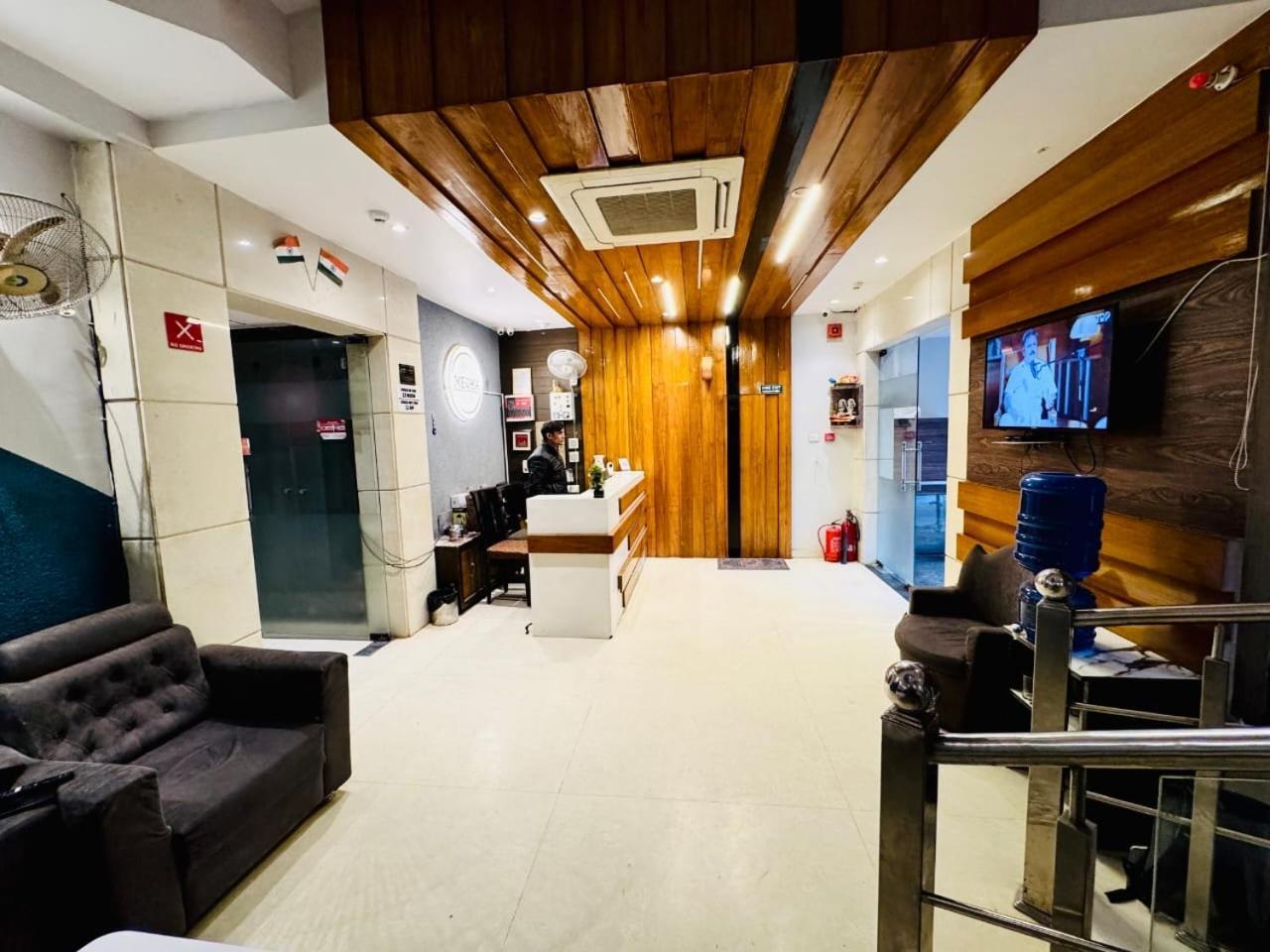 Hotel Megha Inn ลัคเนา ภายนอก รูปภาพ