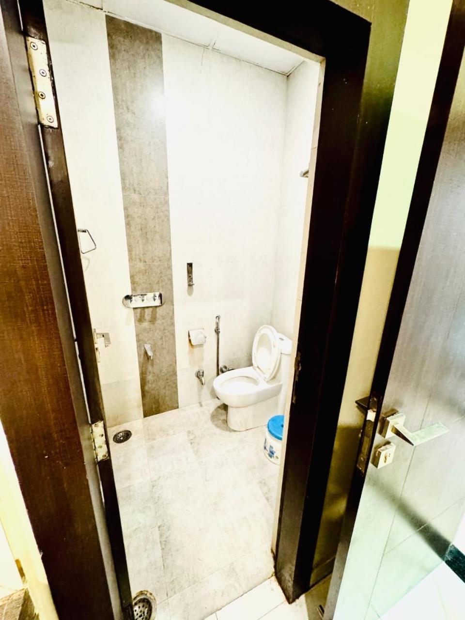 Hotel Megha Inn ลัคเนา ภายนอก รูปภาพ